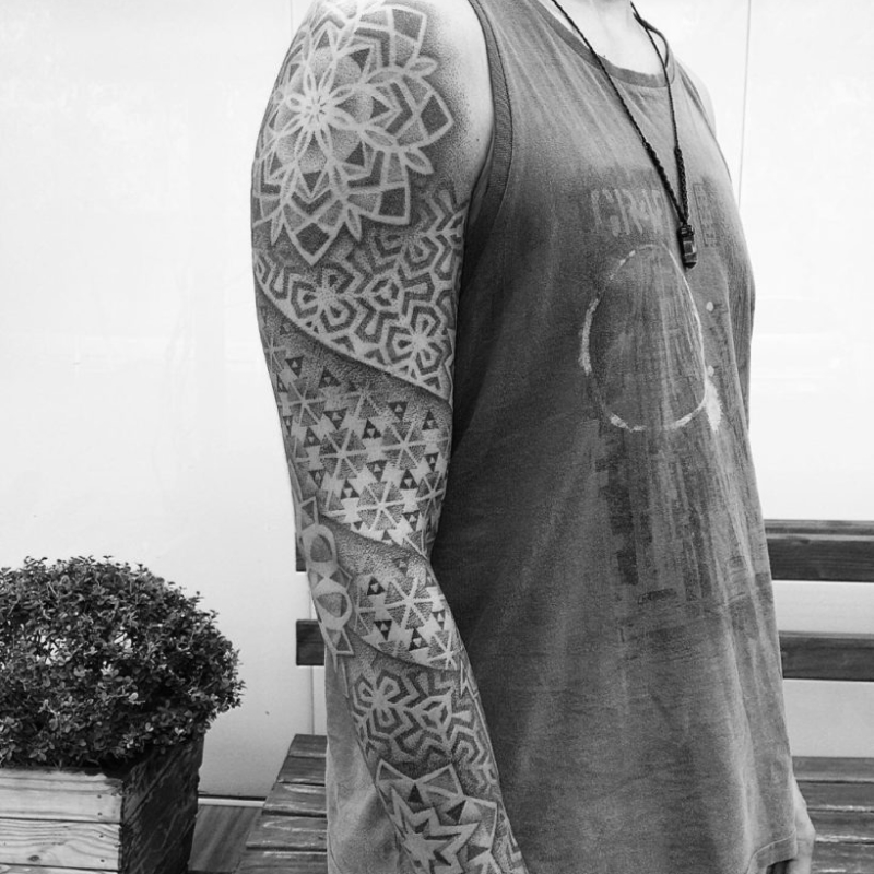 Tatuagem pontilhismo masculina