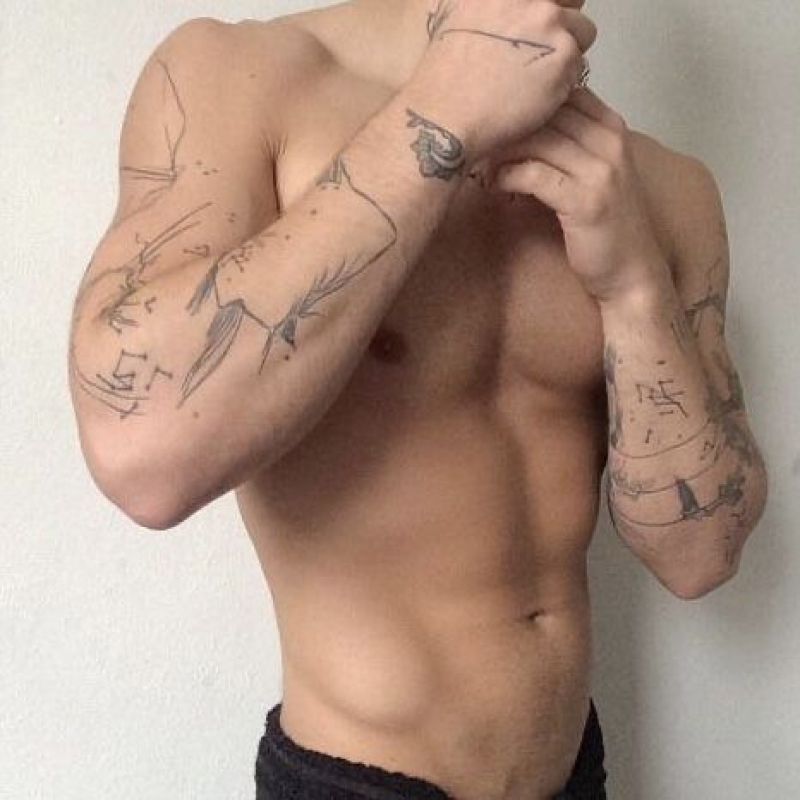 tatuagem no braço masculina