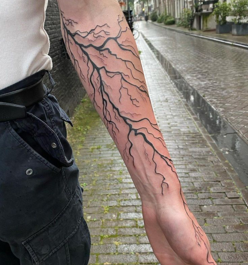 tatuagem masculina no braço