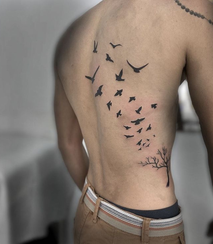 tatuagem masculina nas costas 